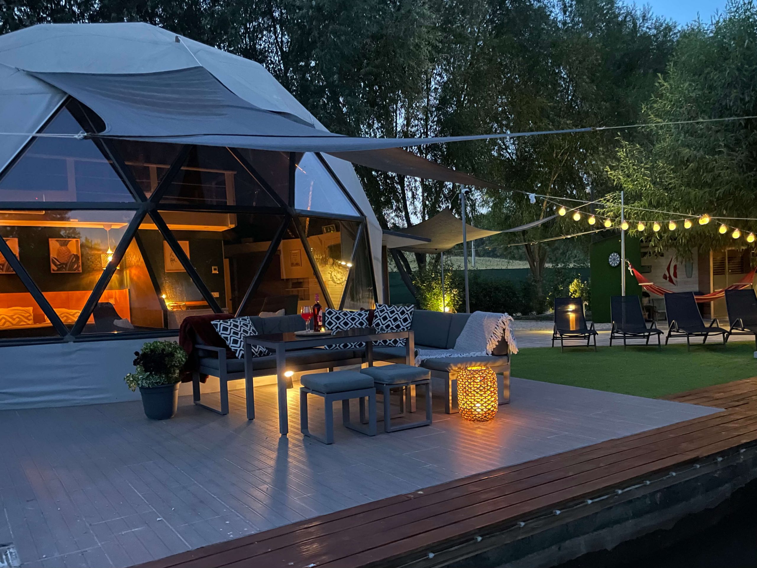 Domeglamping Ságváron este